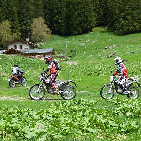 Hotel Oasi Verde Bienno ภายนอก รูปภาพ