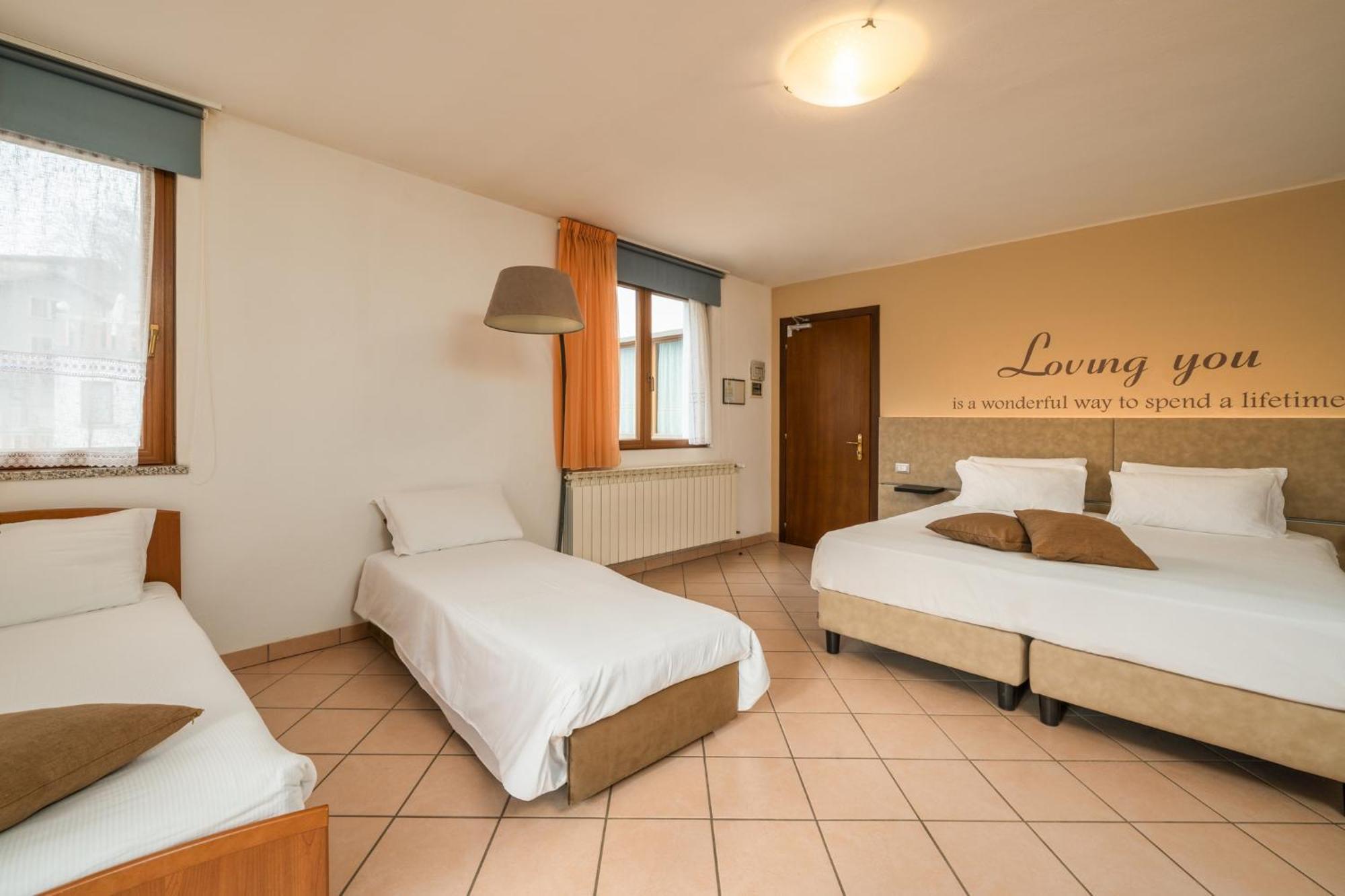Hotel Oasi Verde Bienno ภายนอก รูปภาพ