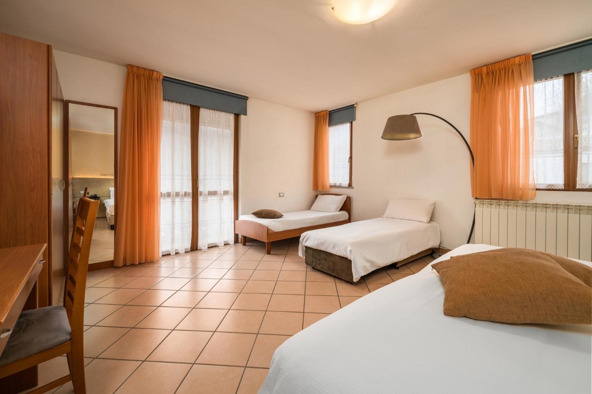 Hotel Oasi Verde Bienno ภายนอก รูปภาพ