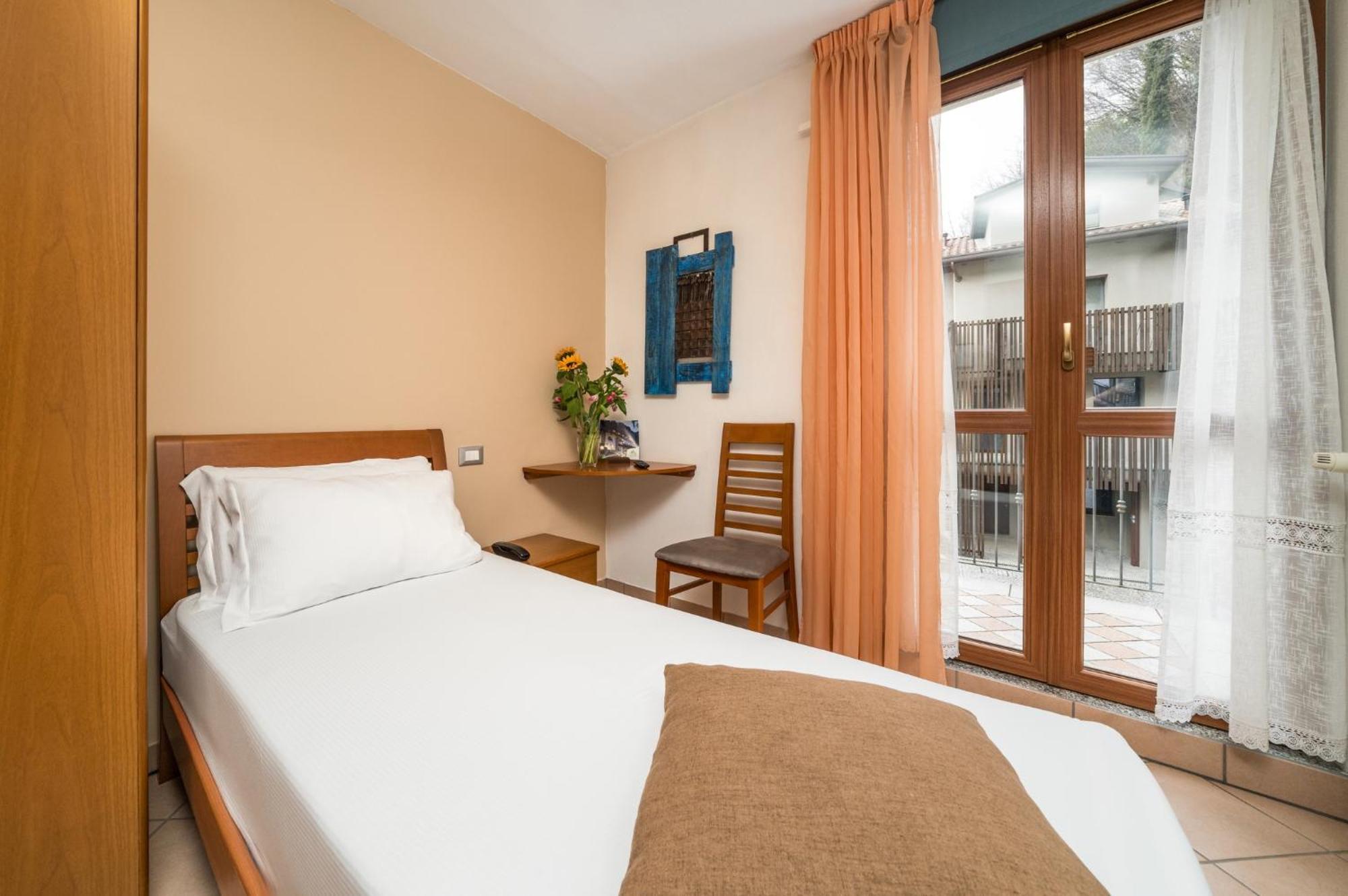 Hotel Oasi Verde Bienno ภายนอก รูปภาพ