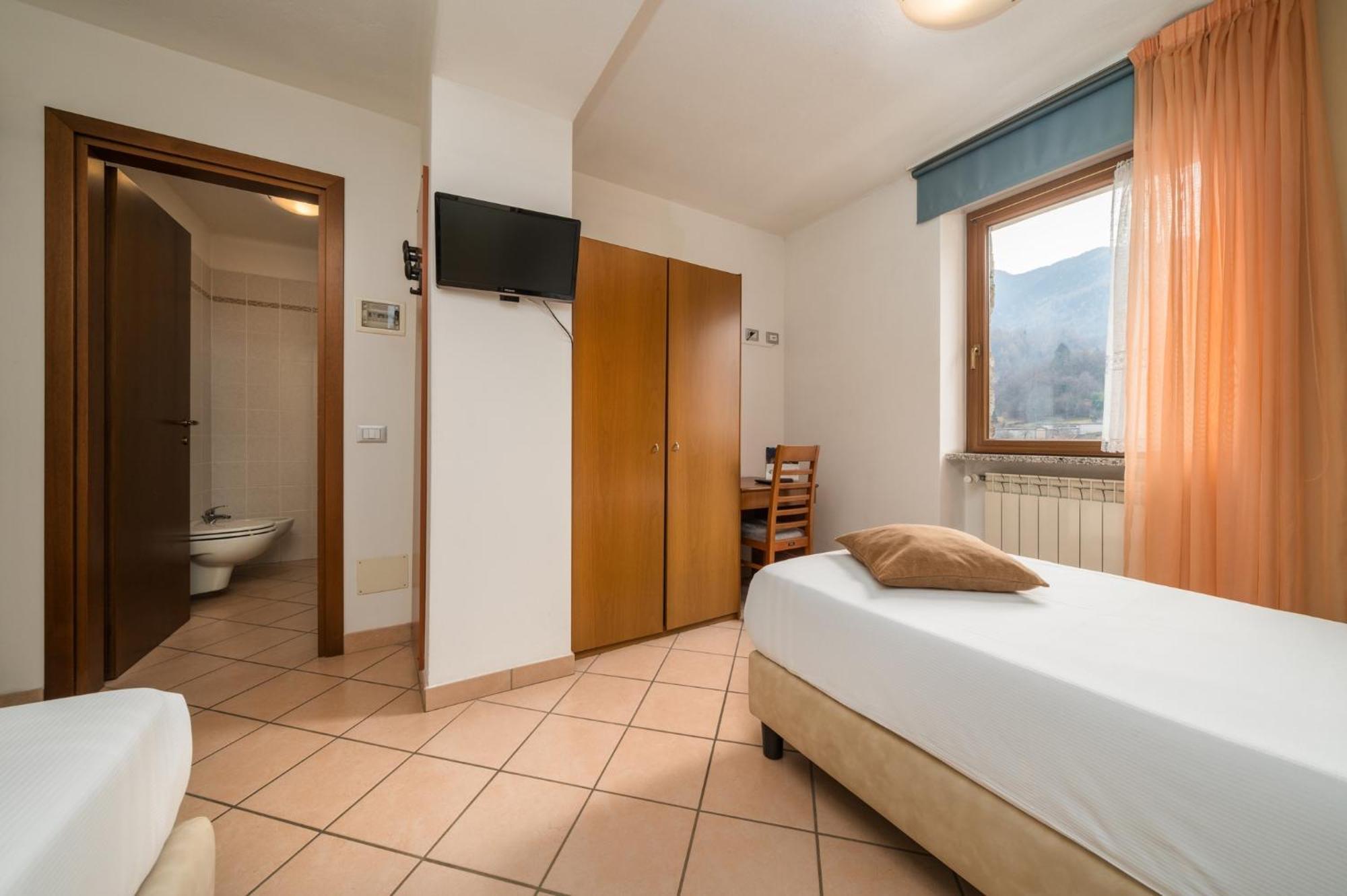 Hotel Oasi Verde Bienno ภายนอก รูปภาพ